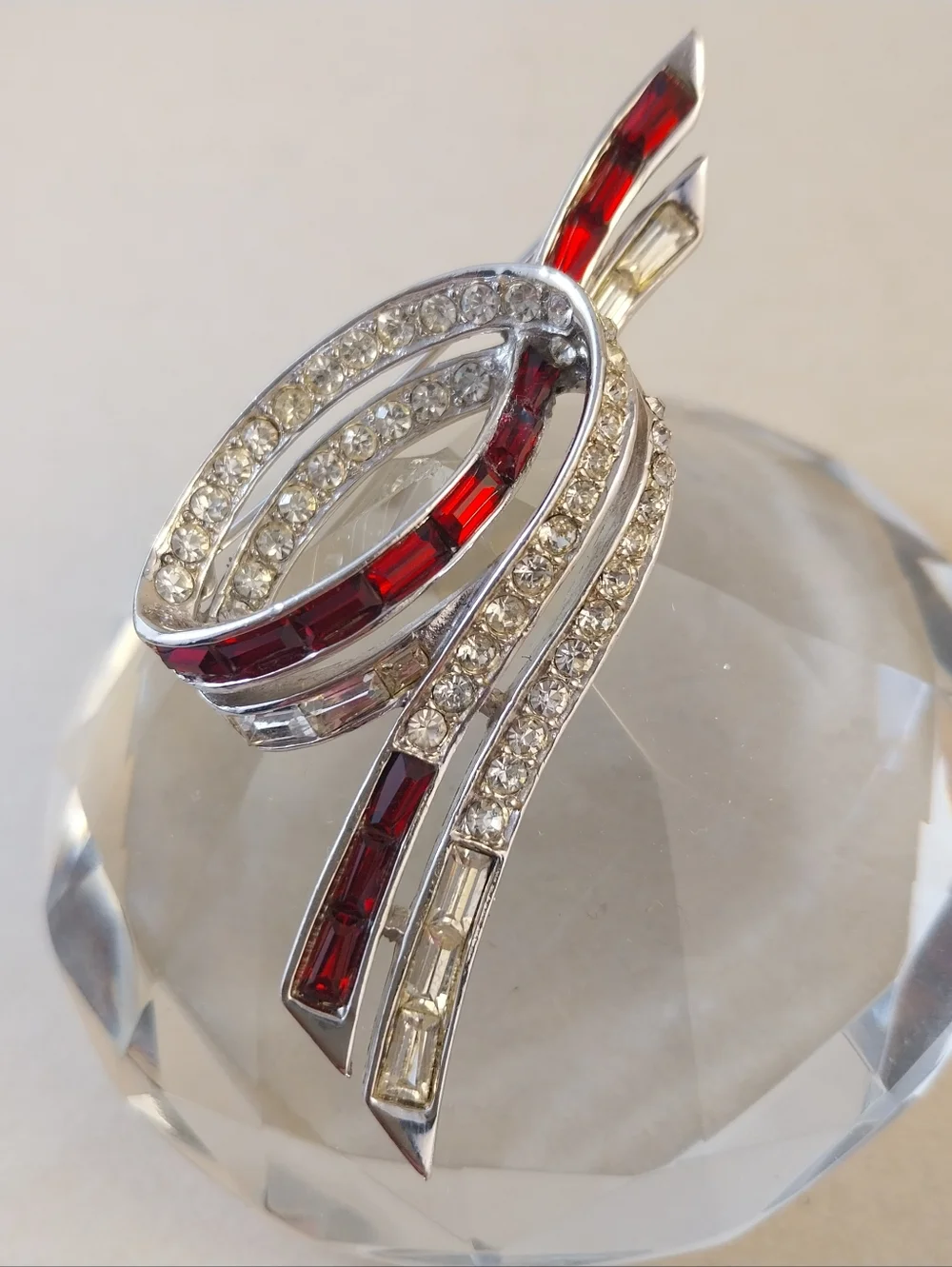 Boucher Vintage Brooch with Red and Clear Crystals - Picture 2 of 14
